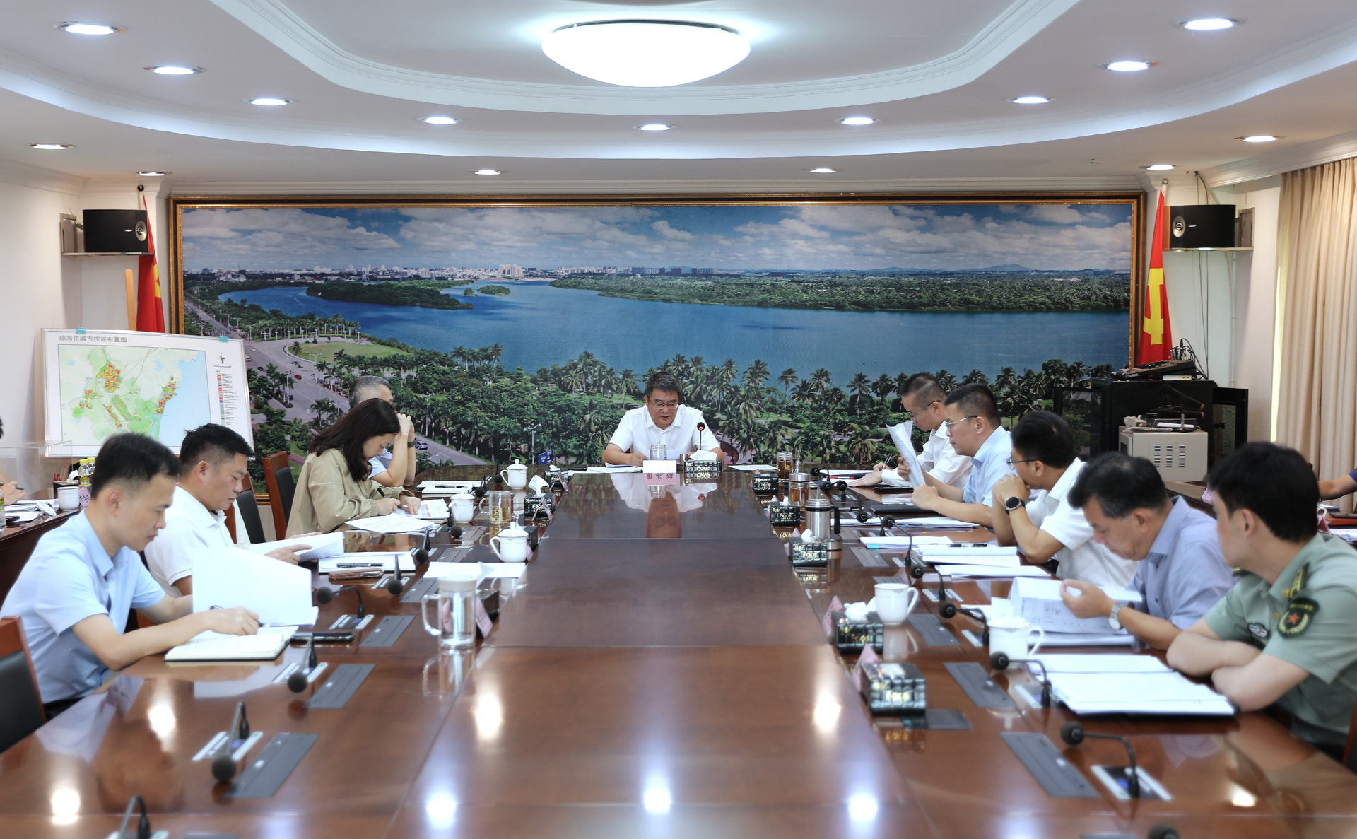 十四届市委常委会第157次会议召开