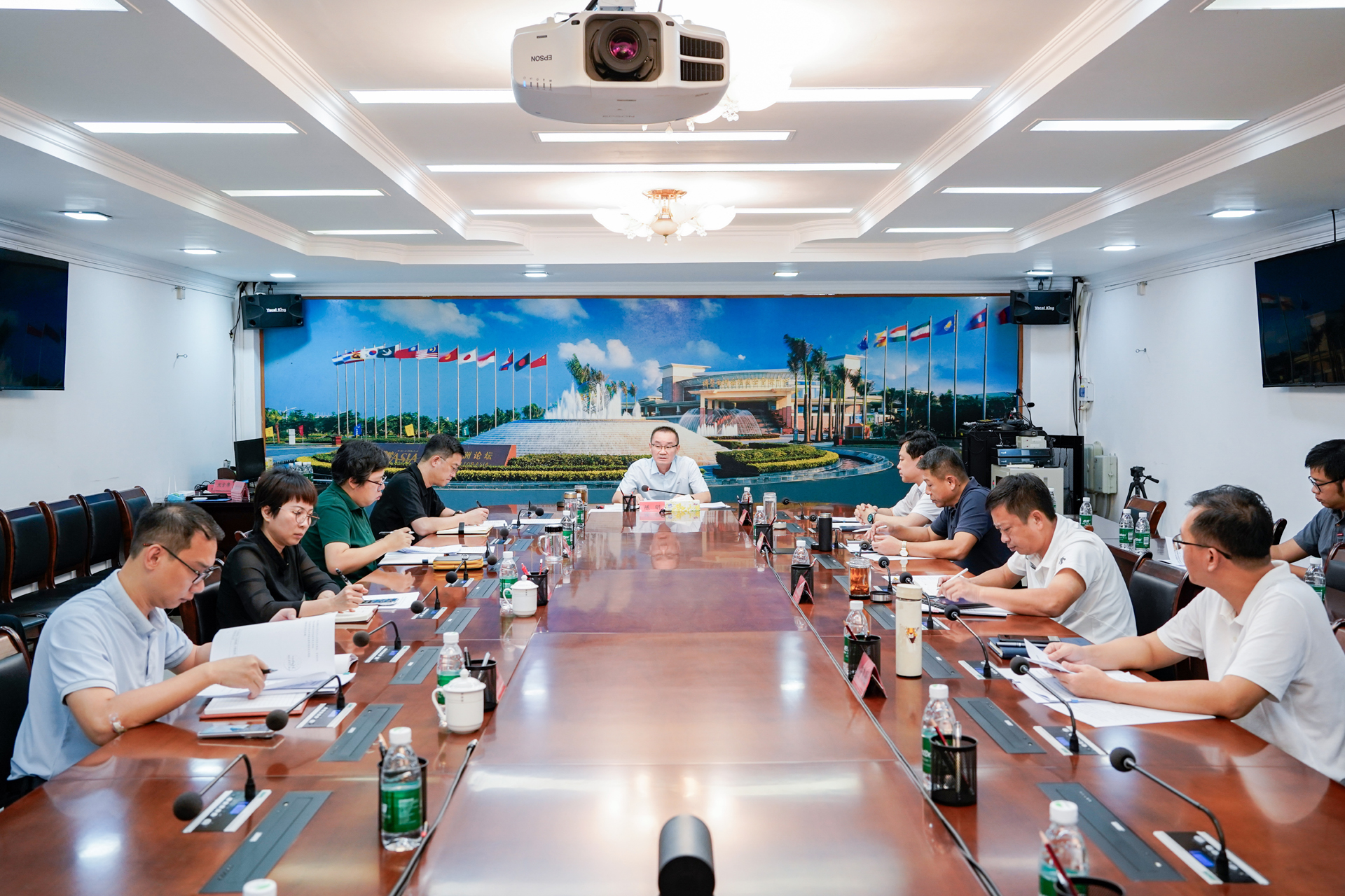 2025年第26次市政府党组会召开