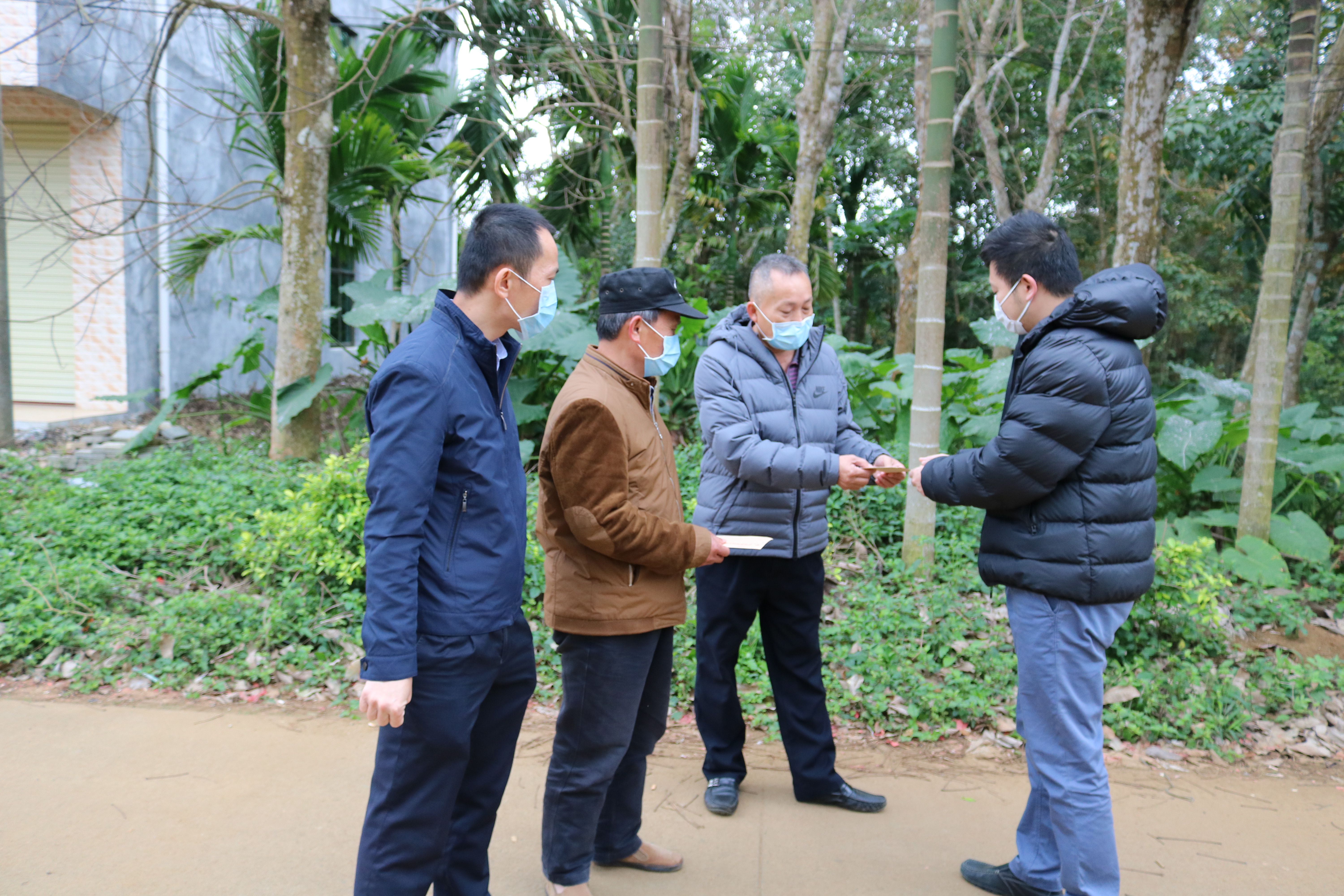 陆丰市潭西镇镇委书记图片