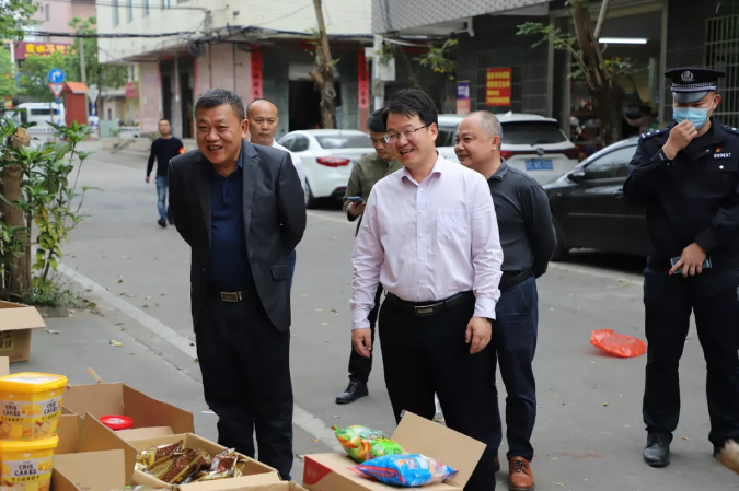 副市长陈佳在嘉积镇开展禁燃禁放巡查工作--政府信息公开目录 -- 琼海