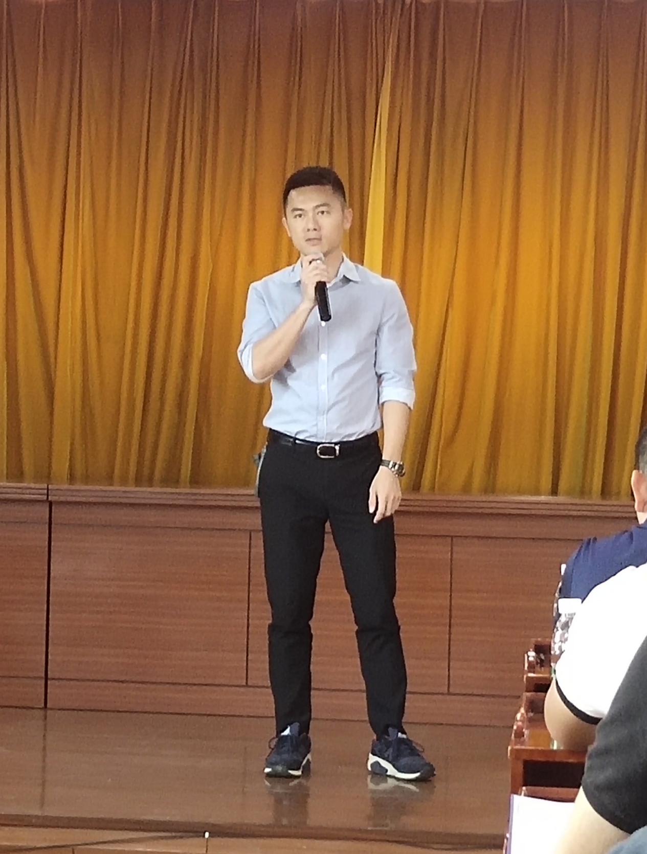 镇委书记黄刻淳比赛总结致词.jpg